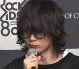 藤原基央の若い頃と今の髪型 米津玄師に似てる 前髪で目が隠れると J Rock Star