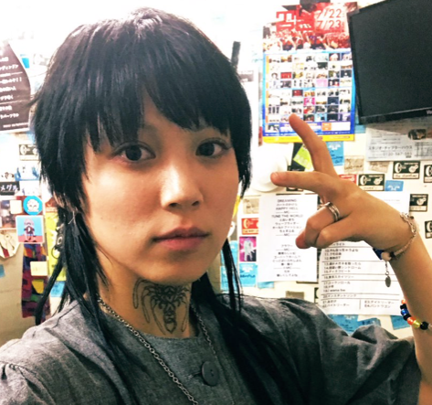 木下百花の首タトゥー炎上 ネット中傷 と涙 恋愛対象の昔と現在 画像 J Rock Star