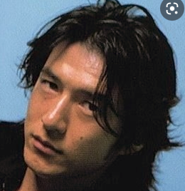 桜井和寿の髪型の昔と最新 ロン毛 短髪 アシメ 茶髪 ハゲで前髪植毛 画像 J Rock Star
